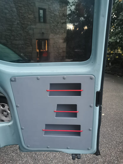 Double panel for double rear doors