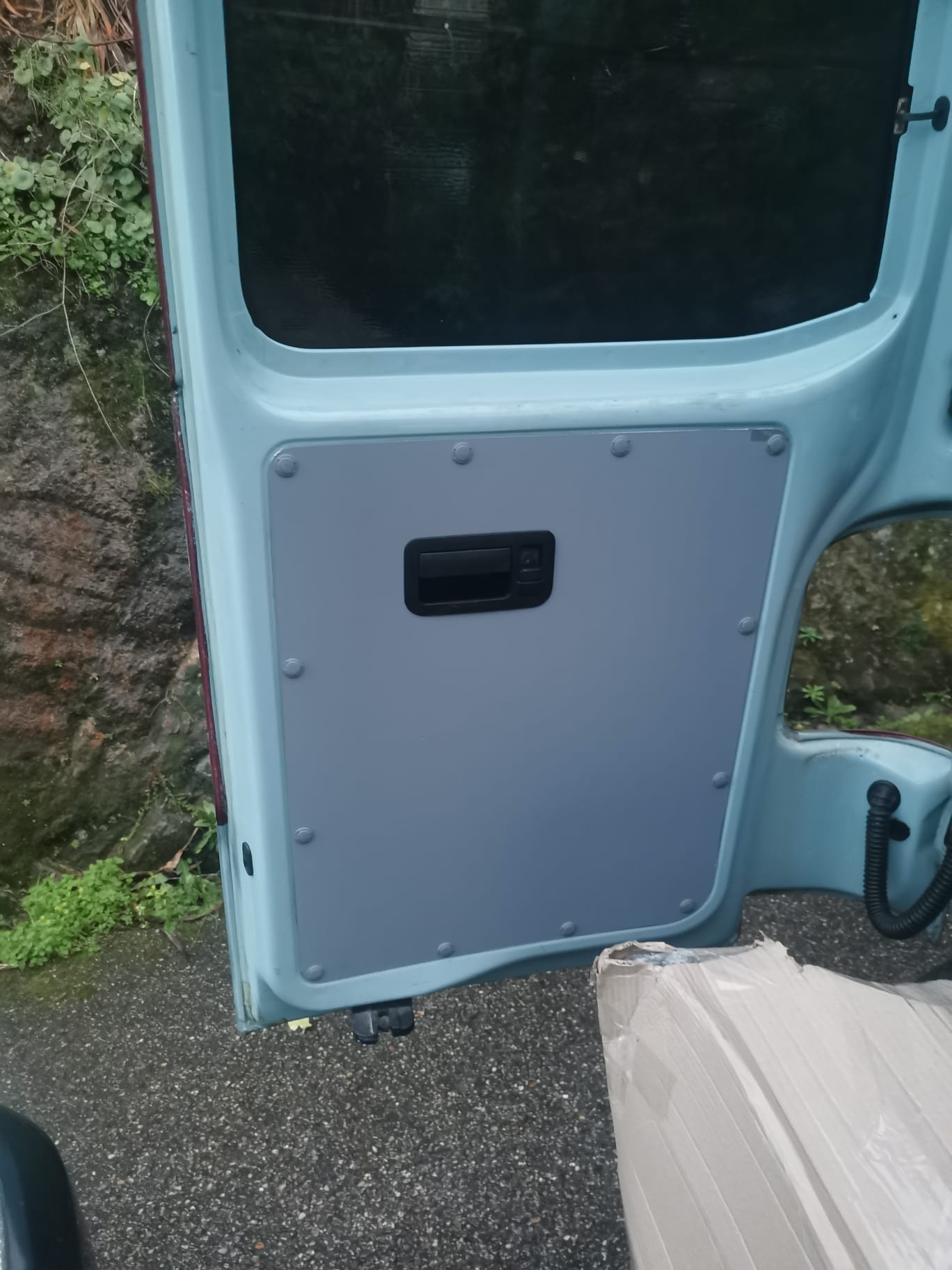 Double panel for double rear doors